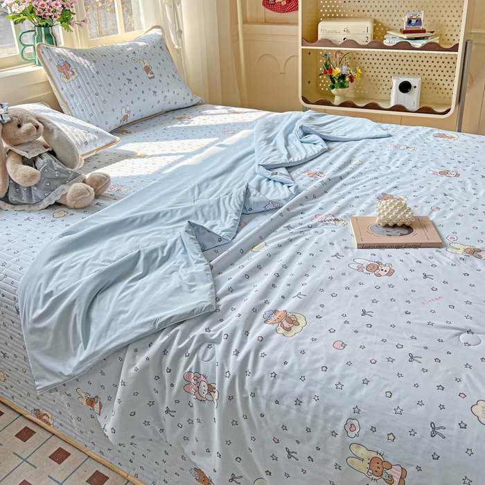 91家纺网 家纺一手货源 找家纺 卡普二店 2026新款A类锦氨凉感印花夏被四件套床盖凉席款--单夏被 萌兔星愿