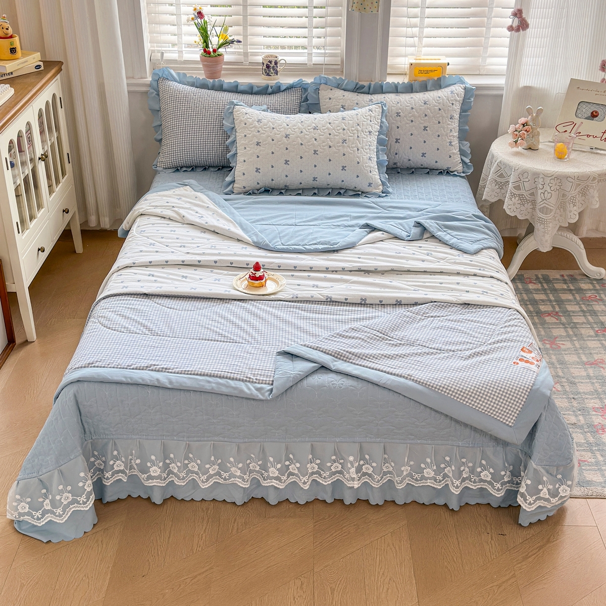 91家纺网 家纺一手货源 找家纺 雅眠居 2026直播爆款双层蕾丝花边夏被款床盖款四件套 AB版-彩格蓝