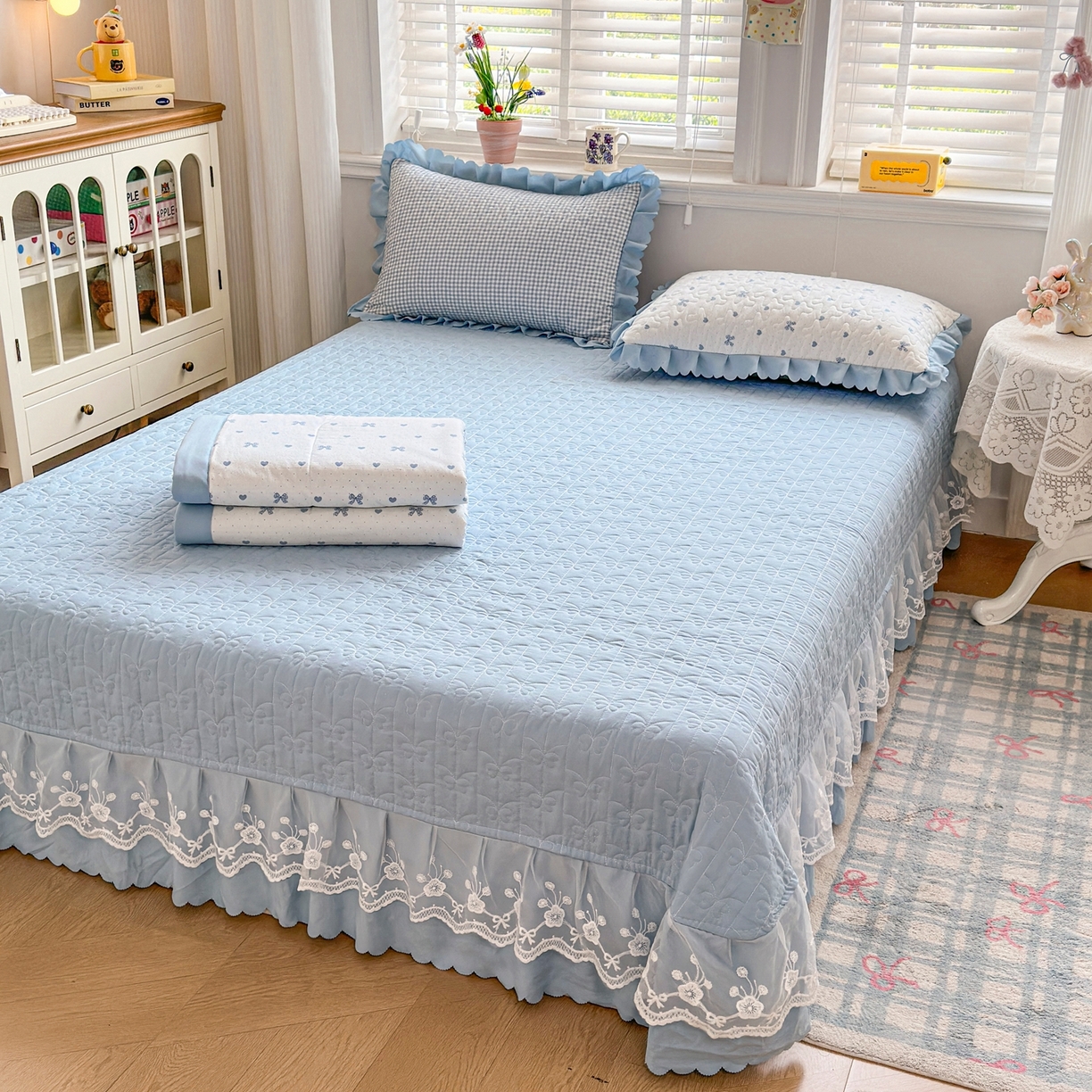 91家纺网 家纺一手货源 找家纺 雅眠居 2026直播爆款双层蕾丝花边夏被款床盖款四件套 AB版-彩格蓝