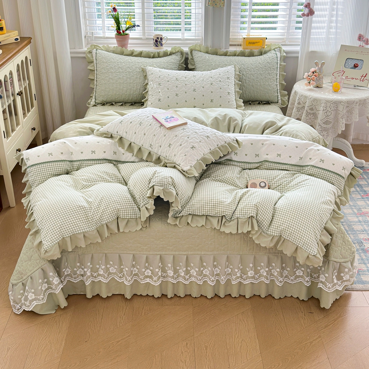 91家纺网 家纺一手货源 找家纺 雅眠居 2026直播爆款双层蕾丝花边夏被款床盖款四件套 AB版-彩格绿