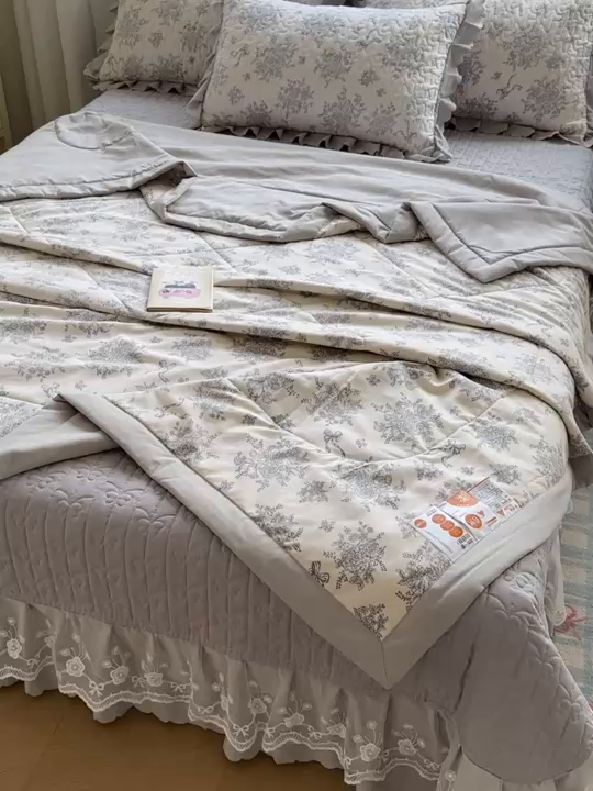 91家纺网 家纺一手货源 找家纺 雅眠居 2026直播爆款双层蕾丝花边夏被款床盖款四件套 AB版-灰韵