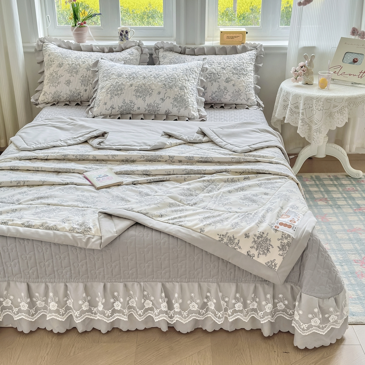 91家纺网 家纺一手货源 找家纺 雅眠居 2026直播爆款双层蕾丝花边夏被款床盖款四件套 AB版-灰韵