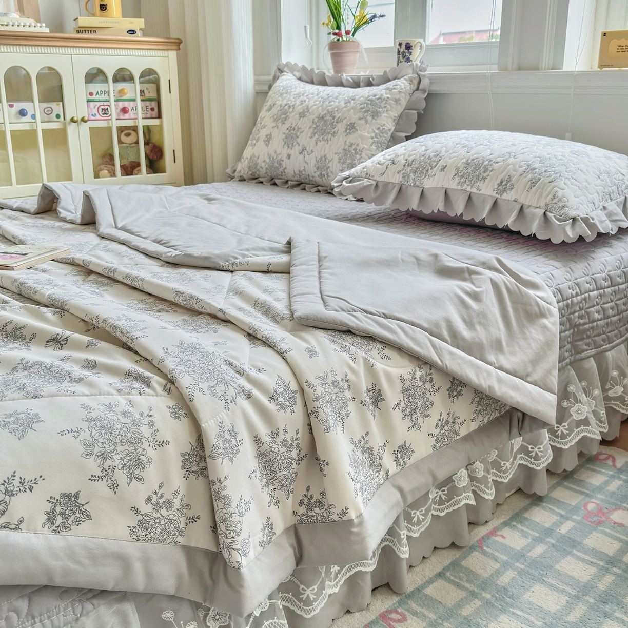 91家纺网 家纺一手货源 找家纺 雅眠居 2026直播爆款双层蕾丝花边夏被款床盖款四件套 AB版-灰韵