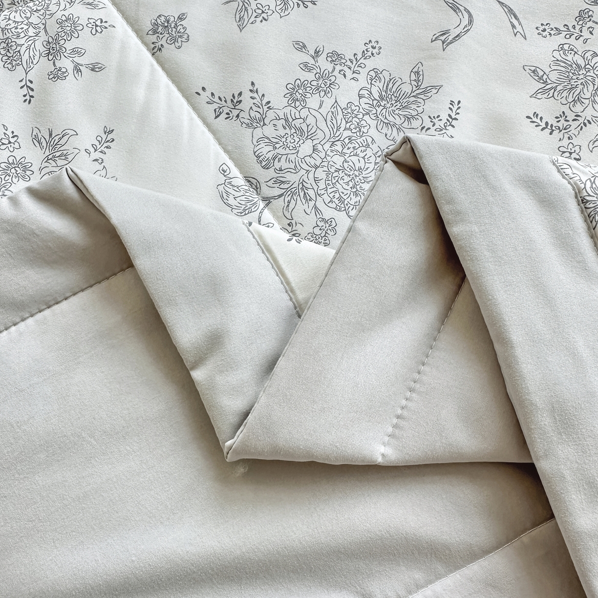 91家纺网 家纺一手货源 找家纺 雅眠居 2026直播爆款双层蕾丝花边夏被款床盖款四件套 AB版-灰韵