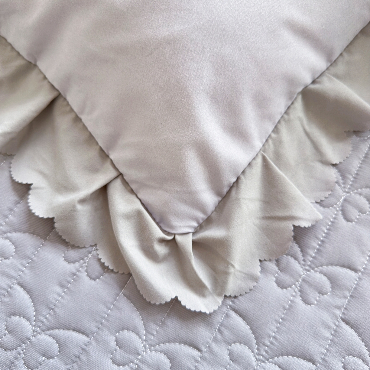 91家纺网 家纺一手货源 找家纺 雅眠居 2026直播爆款双层蕾丝花边夏被款床盖款四件套 AB版-秘境灰