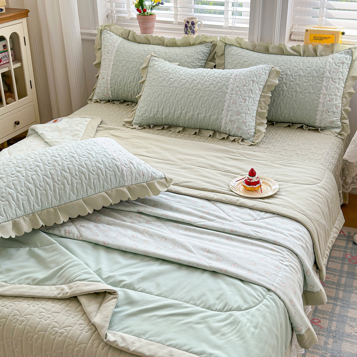 91家纺网 家纺一手货源 找家纺 雅眠居 2026直播爆款双层蕾丝花边夏被款床盖款四件套 AB版-秘境绿