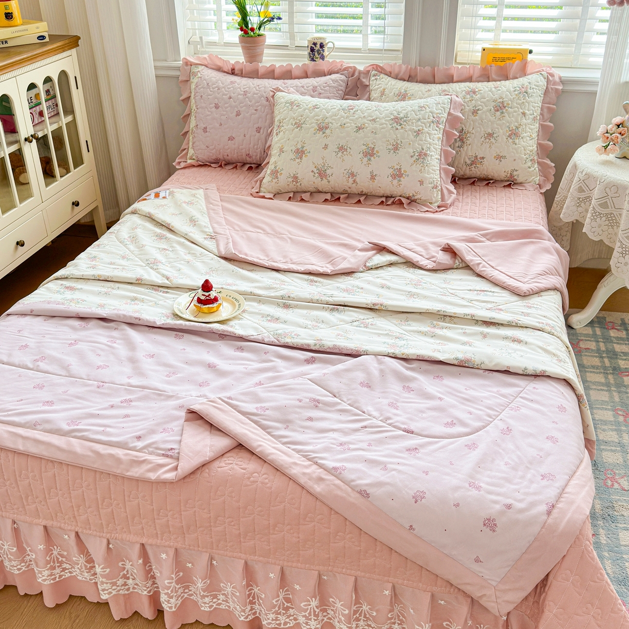 91家纺网 家纺一手货源 找家纺 雅眠居 2026直播爆款双层蕾丝花边夏被款床盖款四件套 AB版-诗意