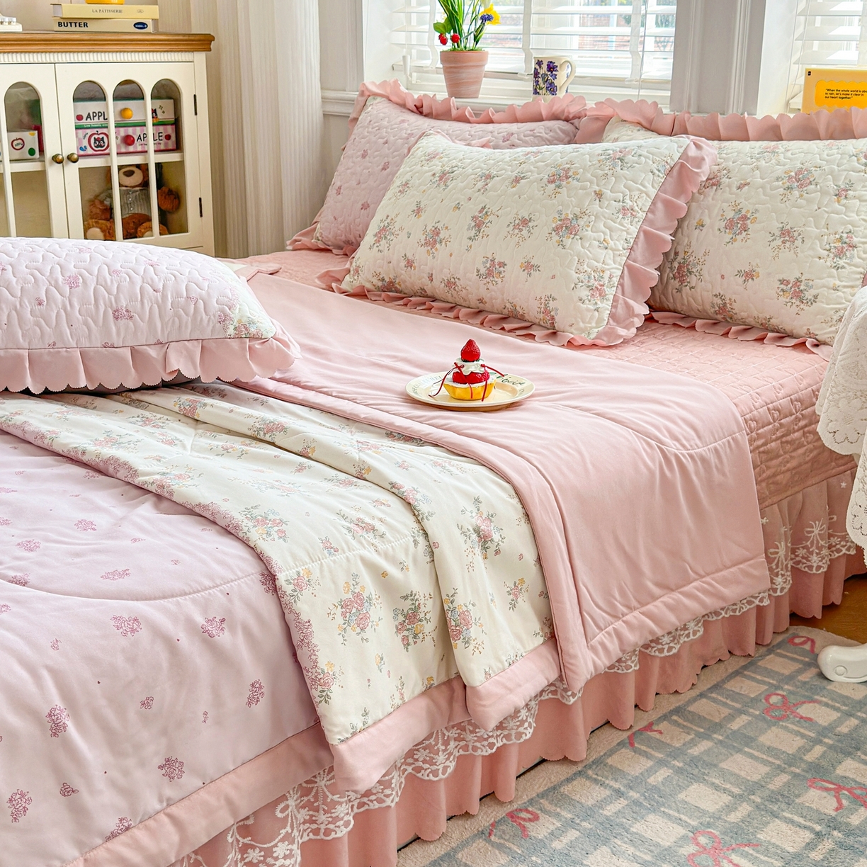 91家纺网 家纺一手货源 找家纺 雅眠居 2026直播爆款双层蕾丝花边夏被款床盖款四件套 AB版-诗意