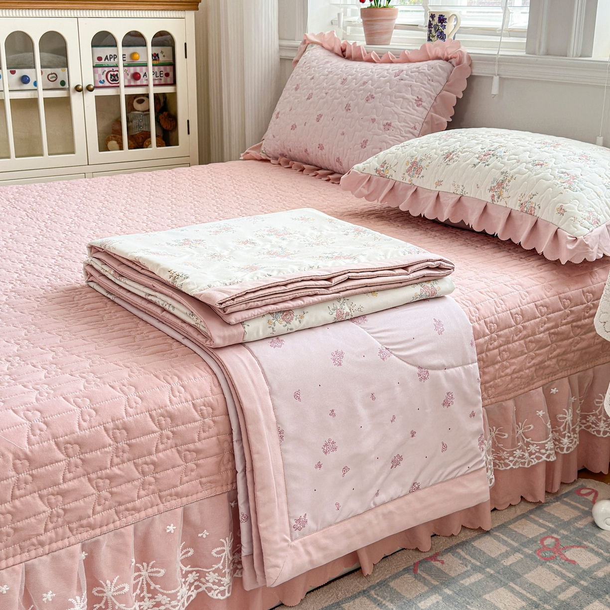 91家纺网 家纺一手货源 找家纺 雅眠居 2026直播爆款双层蕾丝花边夏被款床盖款四件套 AB版-诗意