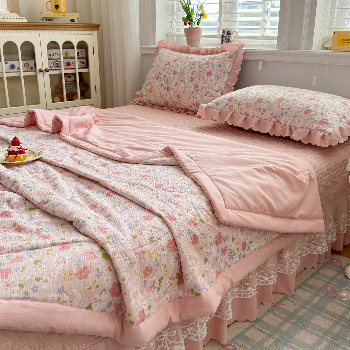 91家纺网 家纺一手货源 找家纺 雅眠居 2026直播爆款双层蕾丝花边夏被款床盖款四件套 AB版-十里桃花
