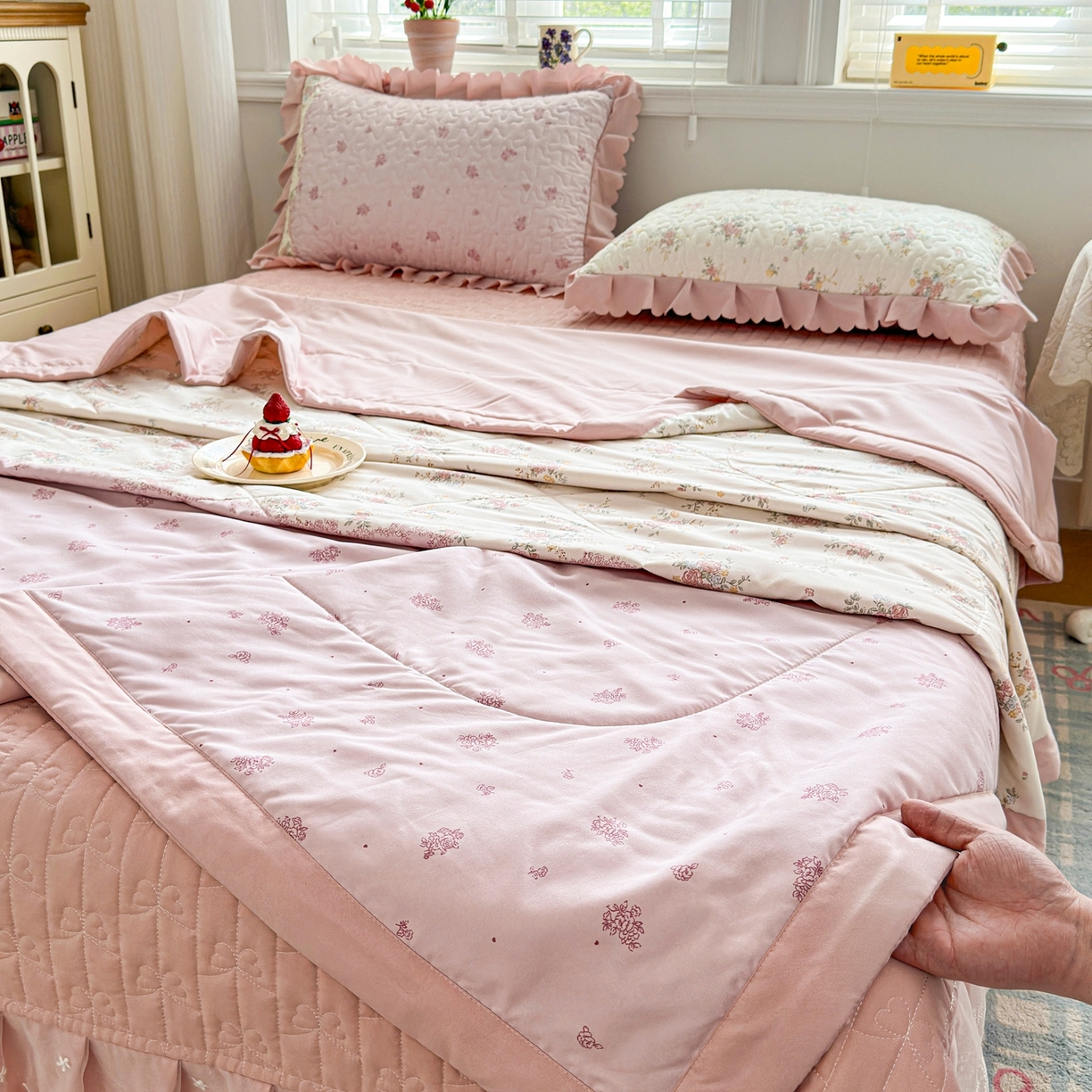 91家纺网 家纺一手货源 找家纺 雅眠居 2026直播爆款双层蕾丝花边夏被款床盖款四件套 AB版-诗意