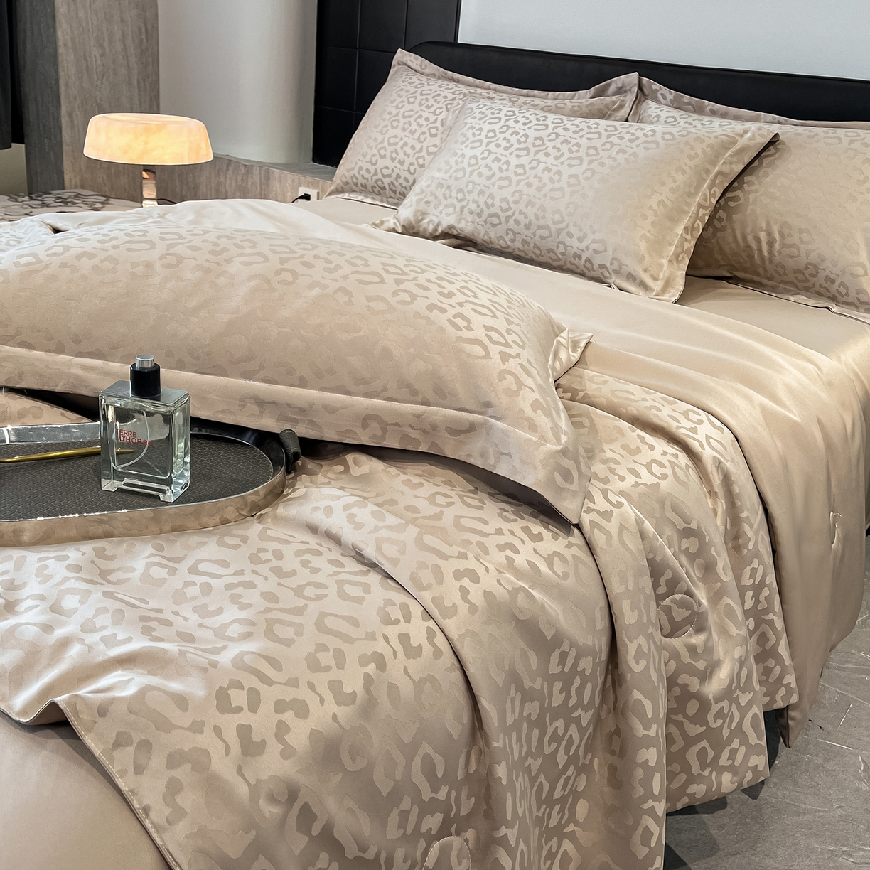 91家纺网 家纺一手货源 找家纺 （总）逸尚阁 2026新款水洗真丝豹纹夏被四件套