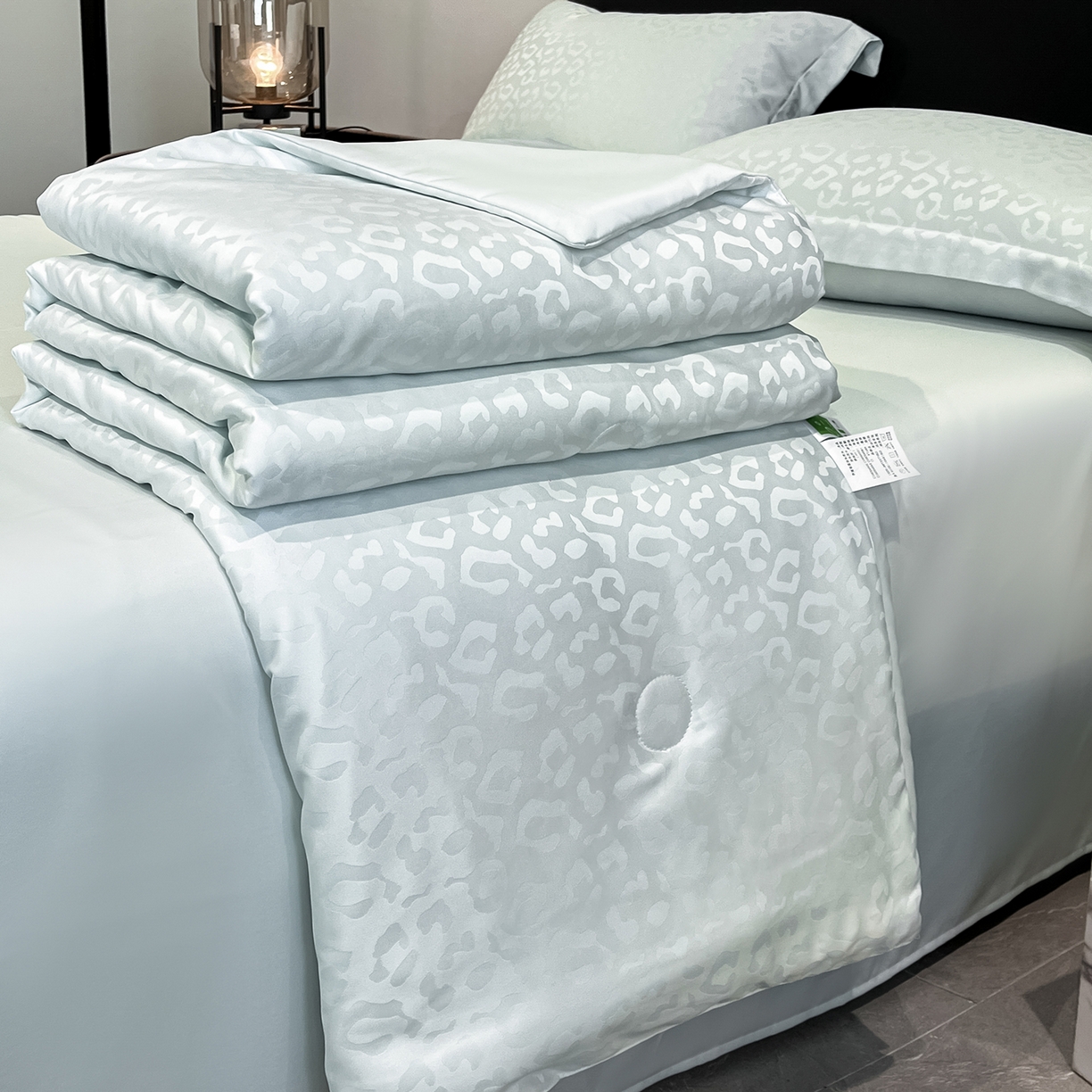 91家纺网 家纺一手货源 找家纺 逸尚阁 2026新款水洗真丝豹纹夏被四件套 豹纹夏被-蓝