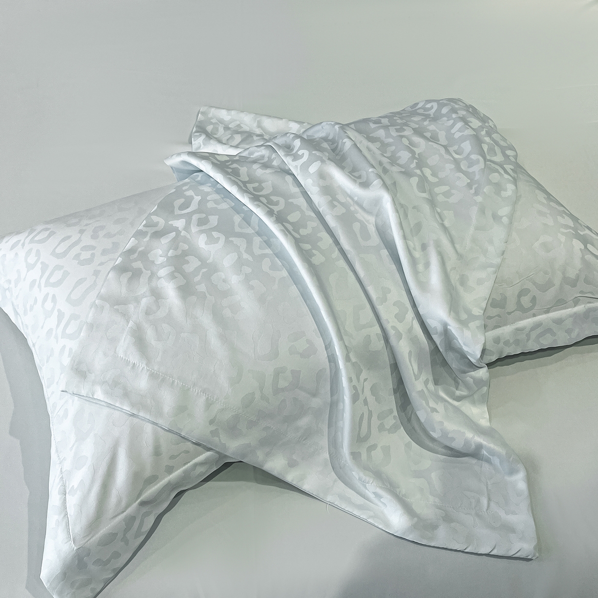 91家纺网 家纺一手货源 找家纺 逸尚阁 2026新款水洗真丝豹纹夏被四件套 豹纹夏被-蓝