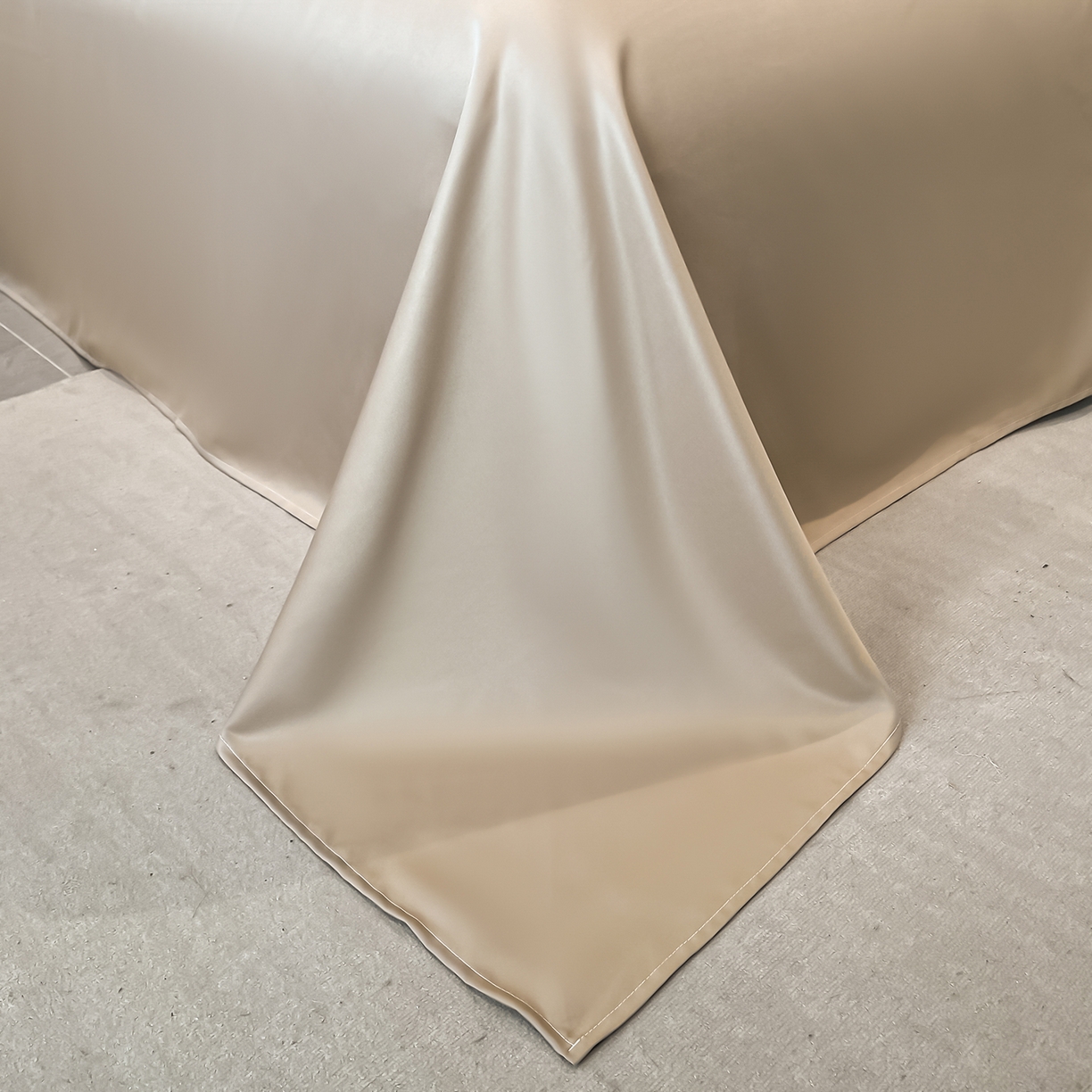 91家纺网 家纺一手货源 找家纺 逸尚阁 2026新款水洗真丝豹纹夏被四件套 豹纹夏被-香槟色