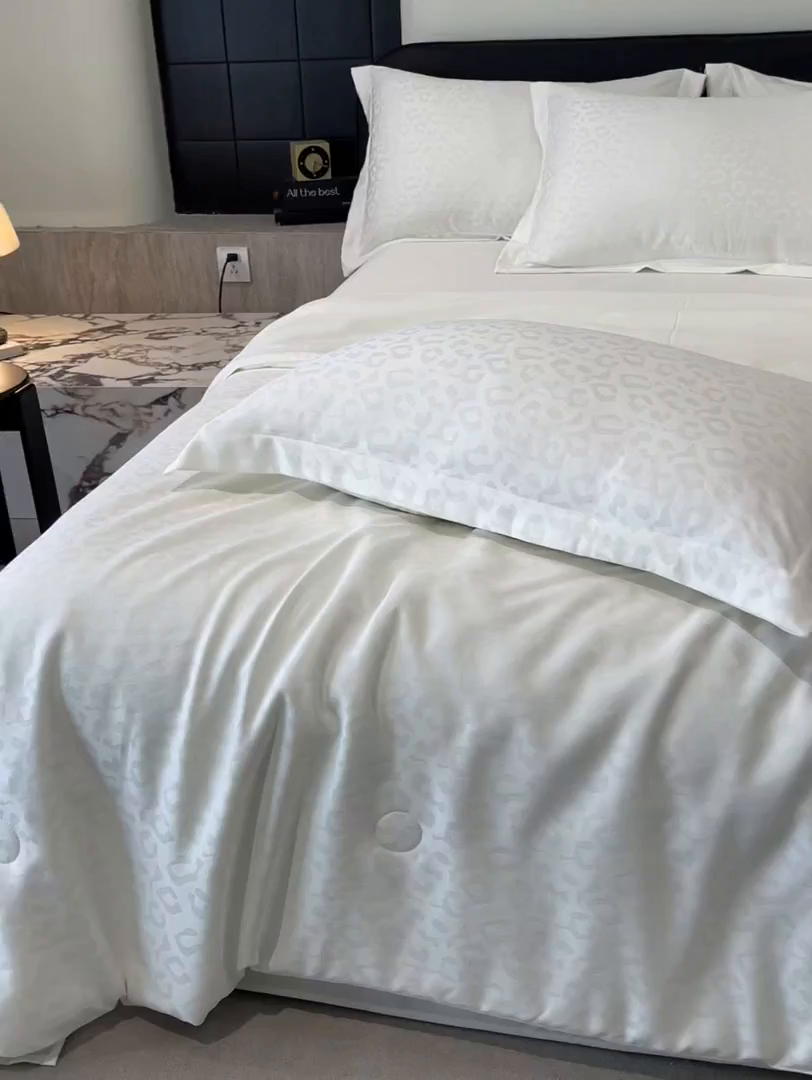 91家纺网 家纺一手货源 找家纺 （总）逸尚阁 2026新款水洗真丝豹纹夏被四件套