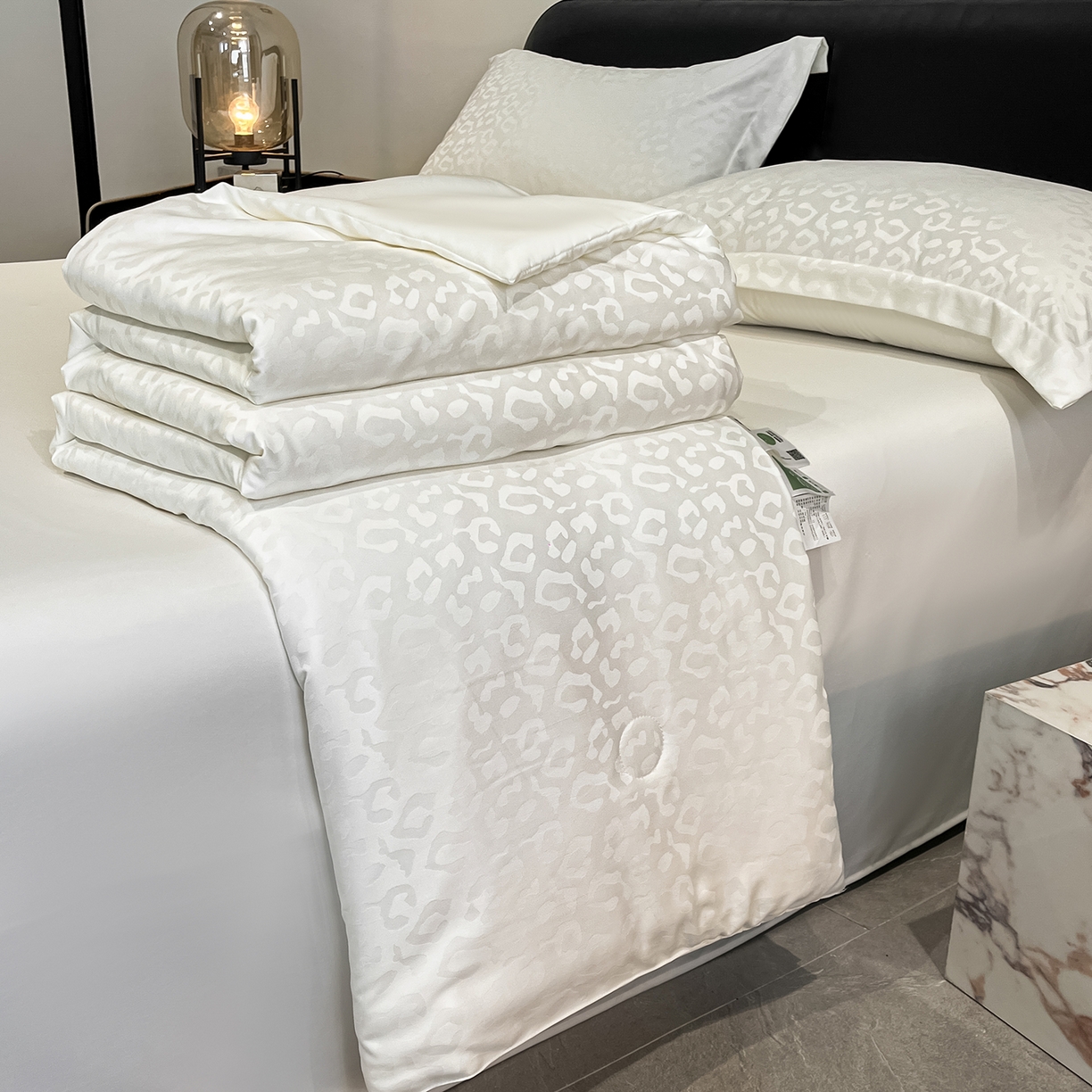 91家纺网 家纺一手货源 找家纺 （总）逸尚阁 2026新款水洗真丝豹纹夏被四件套