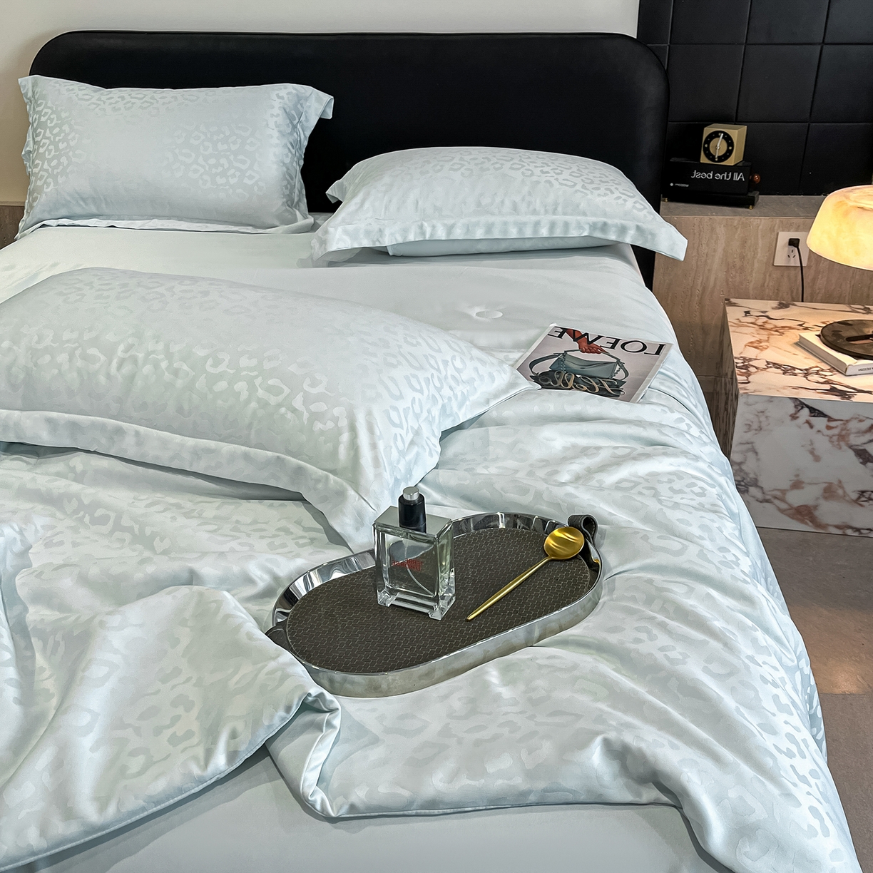 91家纺网 家纺一手货源 找家纺 逸尚阁 2026新款水洗真丝豹纹夏被四件套 豹纹夏被-蓝