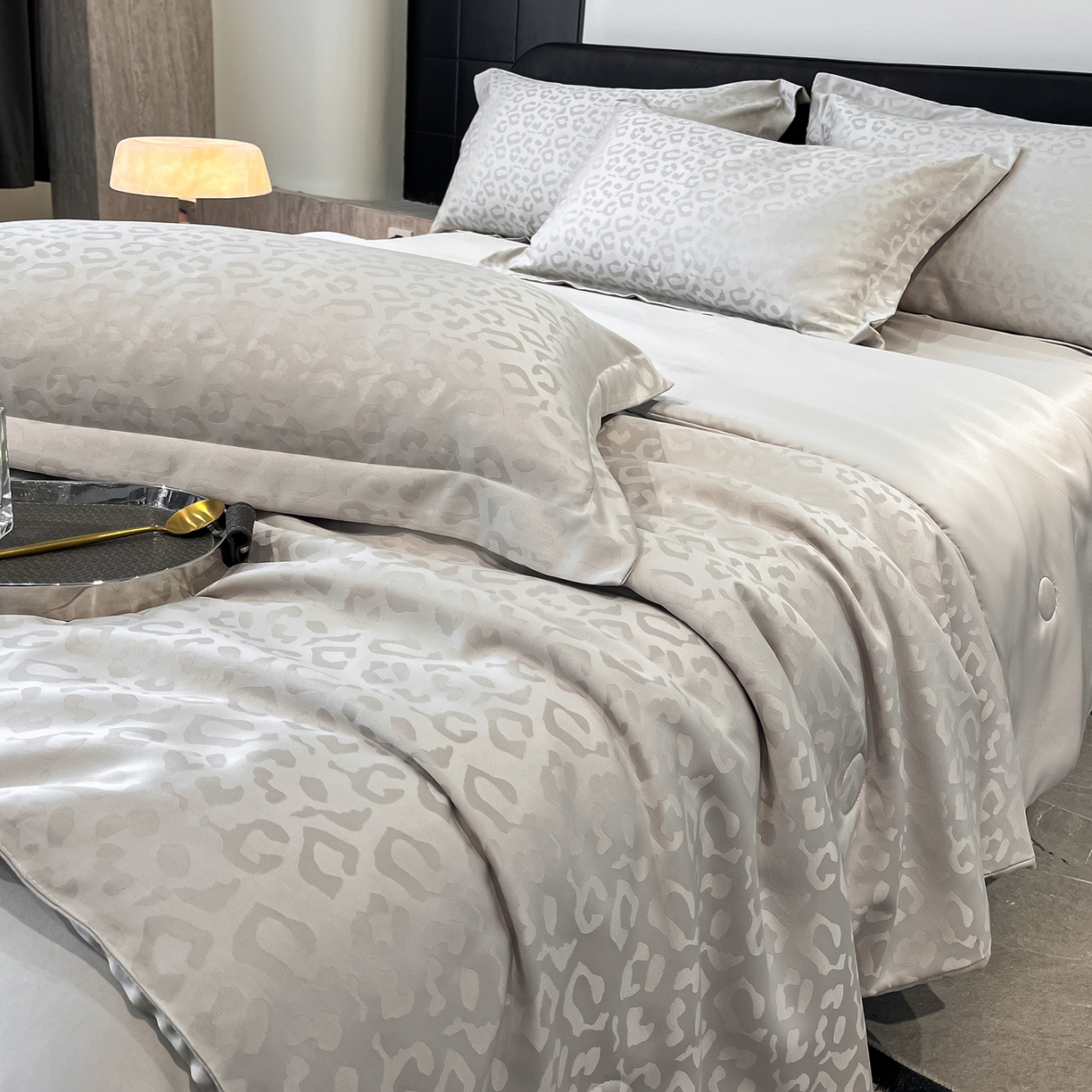 91家纺网 家纺一手货源 找家纺 （总）逸尚阁 2026新款水洗真丝豹纹夏被四件套