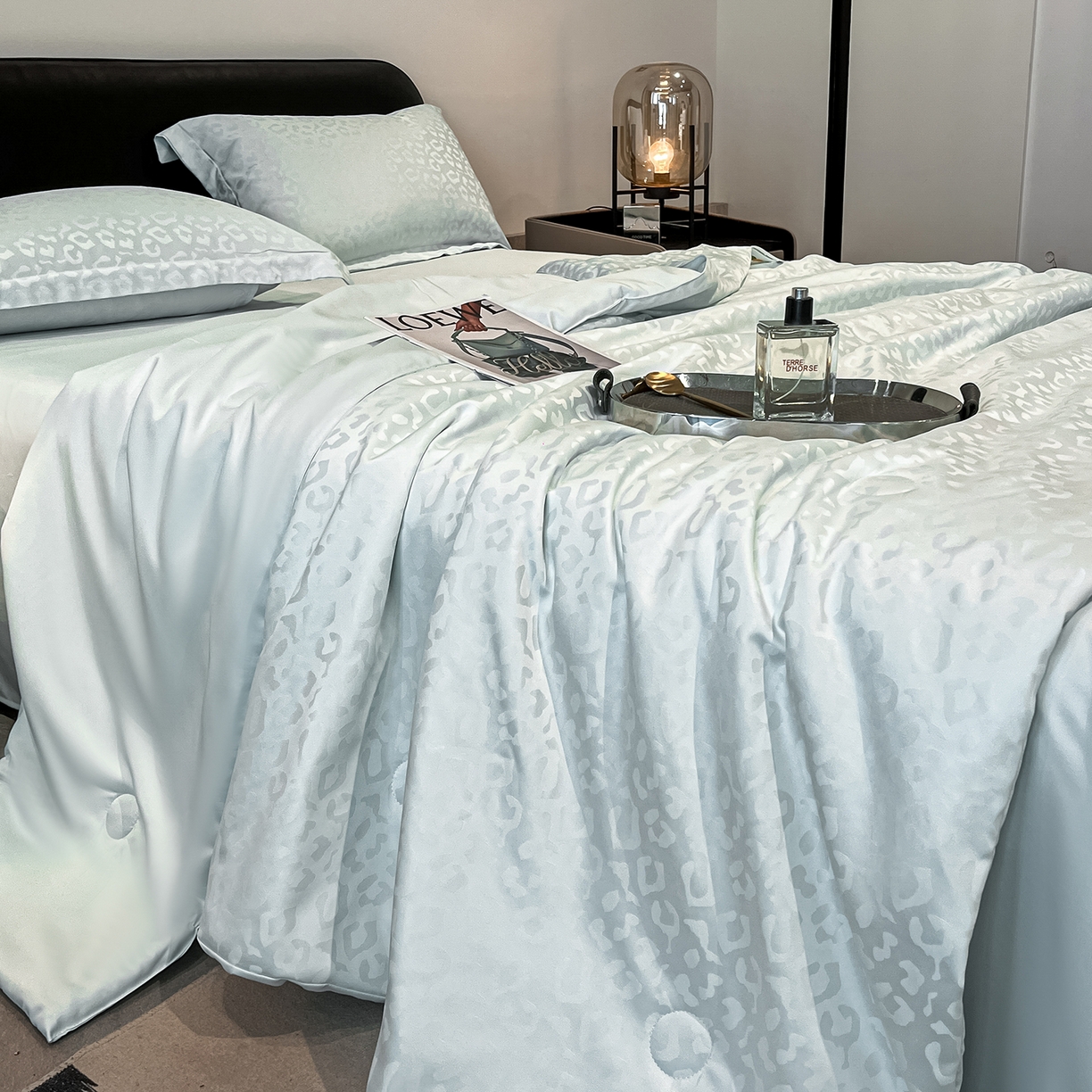 91家纺网 家纺一手货源 找家纺 逸尚阁 2026新款水洗真丝豹纹夏被四件套 豹纹夏被-蓝