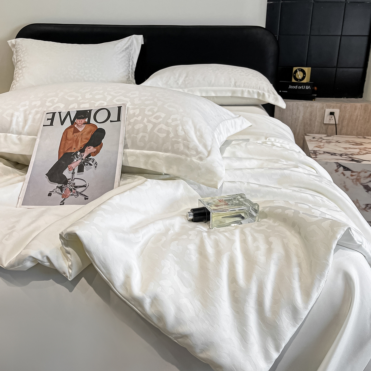 91家纺网 家纺一手货源 找家纺 逸尚阁 2026新款水洗真丝豹纹夏被四件套 豹纹夏被-白