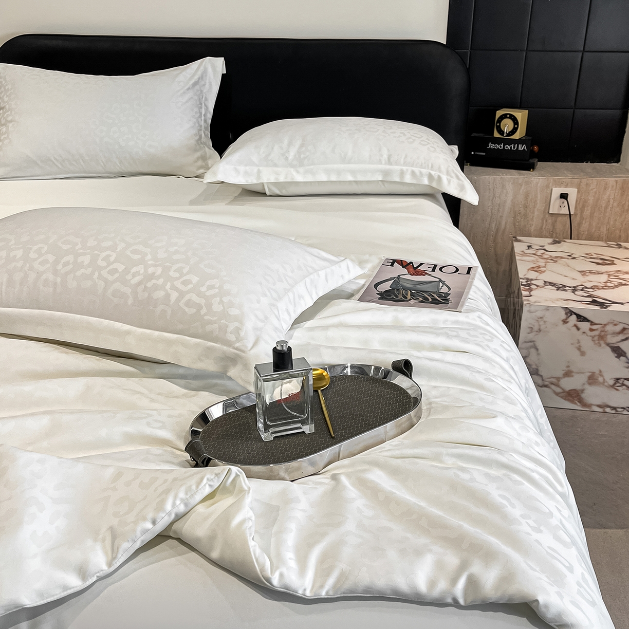 91家纺网 家纺一手货源 找家纺 逸尚阁 2026新款水洗真丝豹纹夏被四件套 豹纹夏被-白