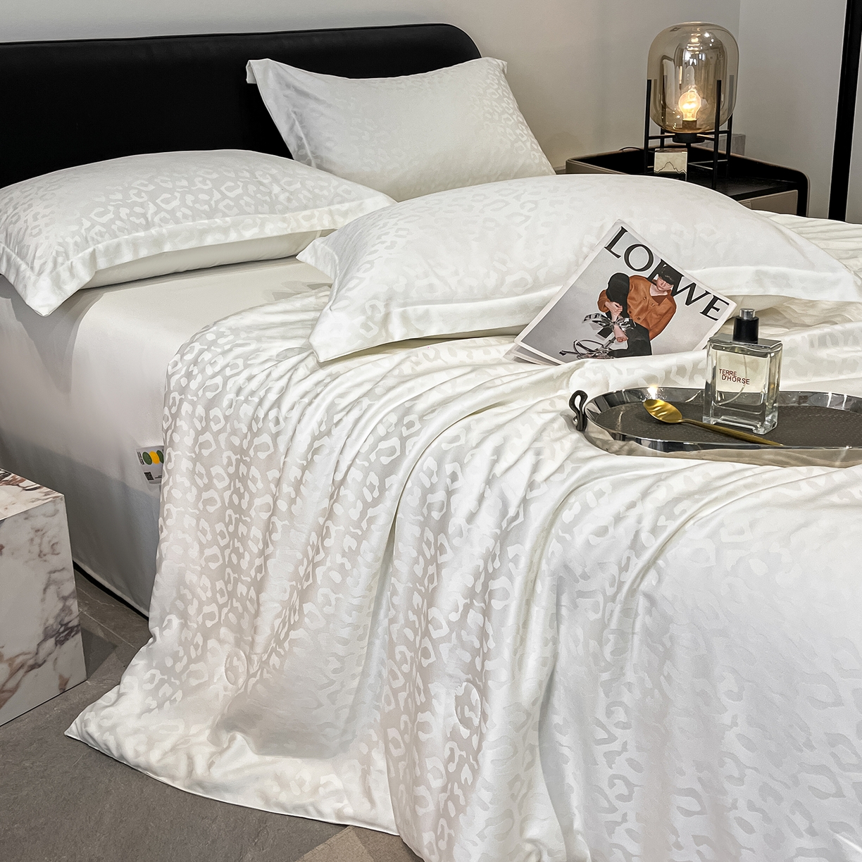 91家纺网 家纺一手货源 找家纺 逸尚阁 2026新款水洗真丝豹纹夏被四件套 豹纹夏被-白