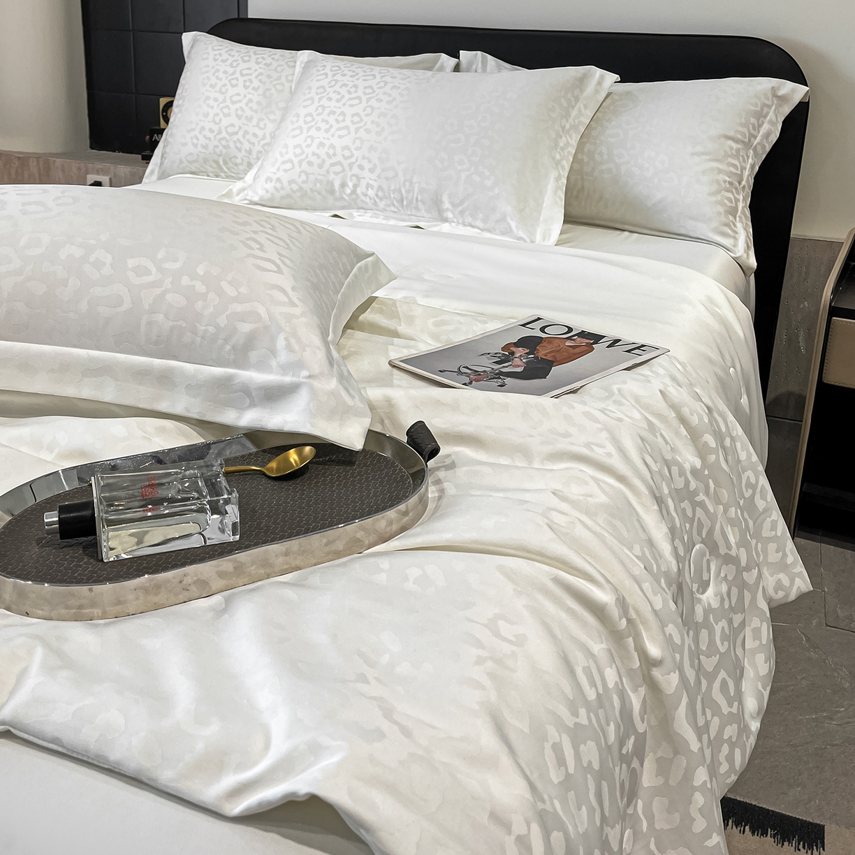 91家纺网 家纺一手货源 找家纺 逸尚阁 2026新款水洗真丝豹纹夏被四件套 豹纹夏被-白