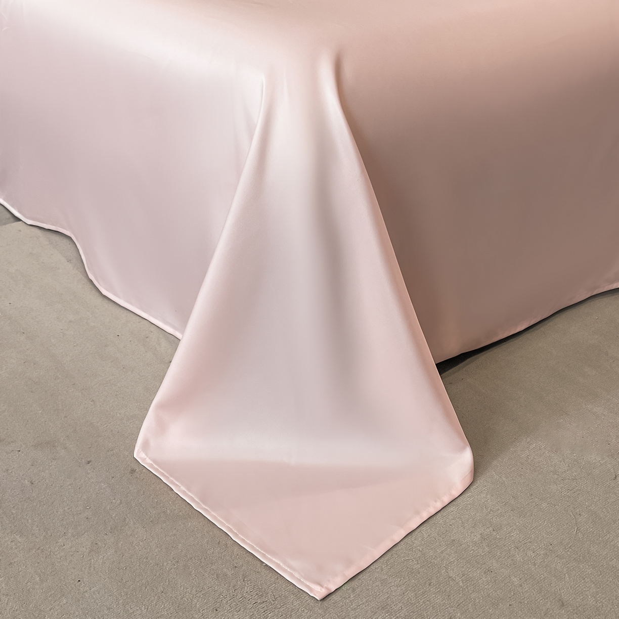 91家纺网 家纺一手货源 找家纺 逸尚阁 2026新款水洗真丝豹纹夏被四件套 豹纹夏被-粉