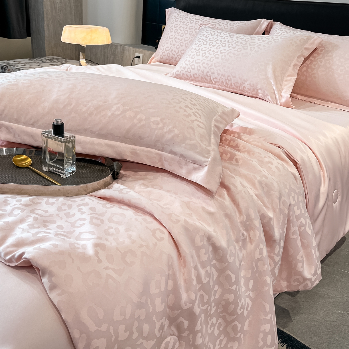 逸尚阁 2026新款水洗真丝豹纹夏被四件套 豹纹夏被-粉