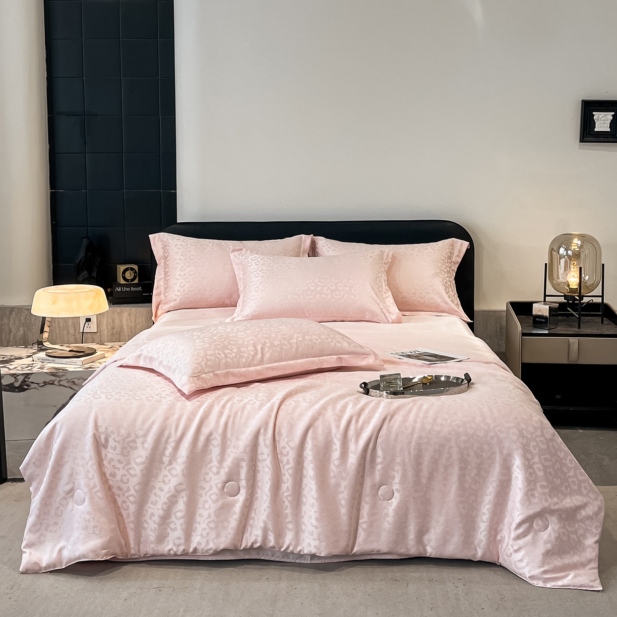 91家纺网 家纺一手货源 找家纺 逸尚阁 2026新款水洗真丝豹纹夏被四件套 豹纹夏被-粉