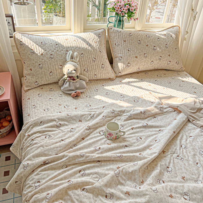 91家纺网 家纺一手货源 找家纺 卡普二店 2026新款A类锦氨凉感印花夏被四件套床盖凉席款--单夏被 奶盖Kitty