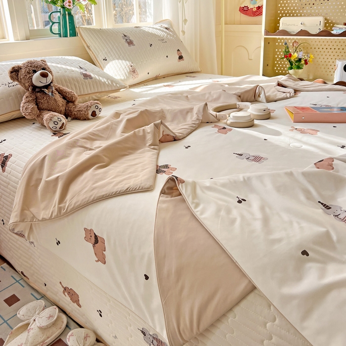 91家纺网 家纺一手货源 找家纺 卡普二店 2026新款A类锦氨凉感印花夏被四件套床盖凉席款--单夏被 奶咖萌宠