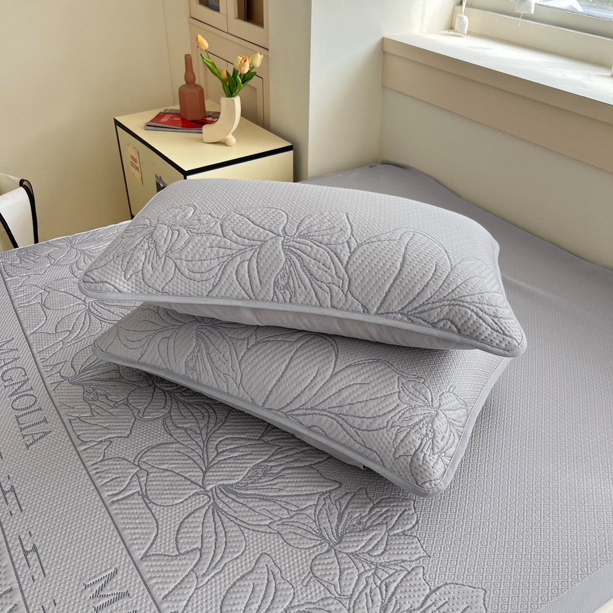 91家纺网 家纺一手货源 找家纺 能好家纺 2026新款高分子pe冰豆豆凉席床席款 半夏灰