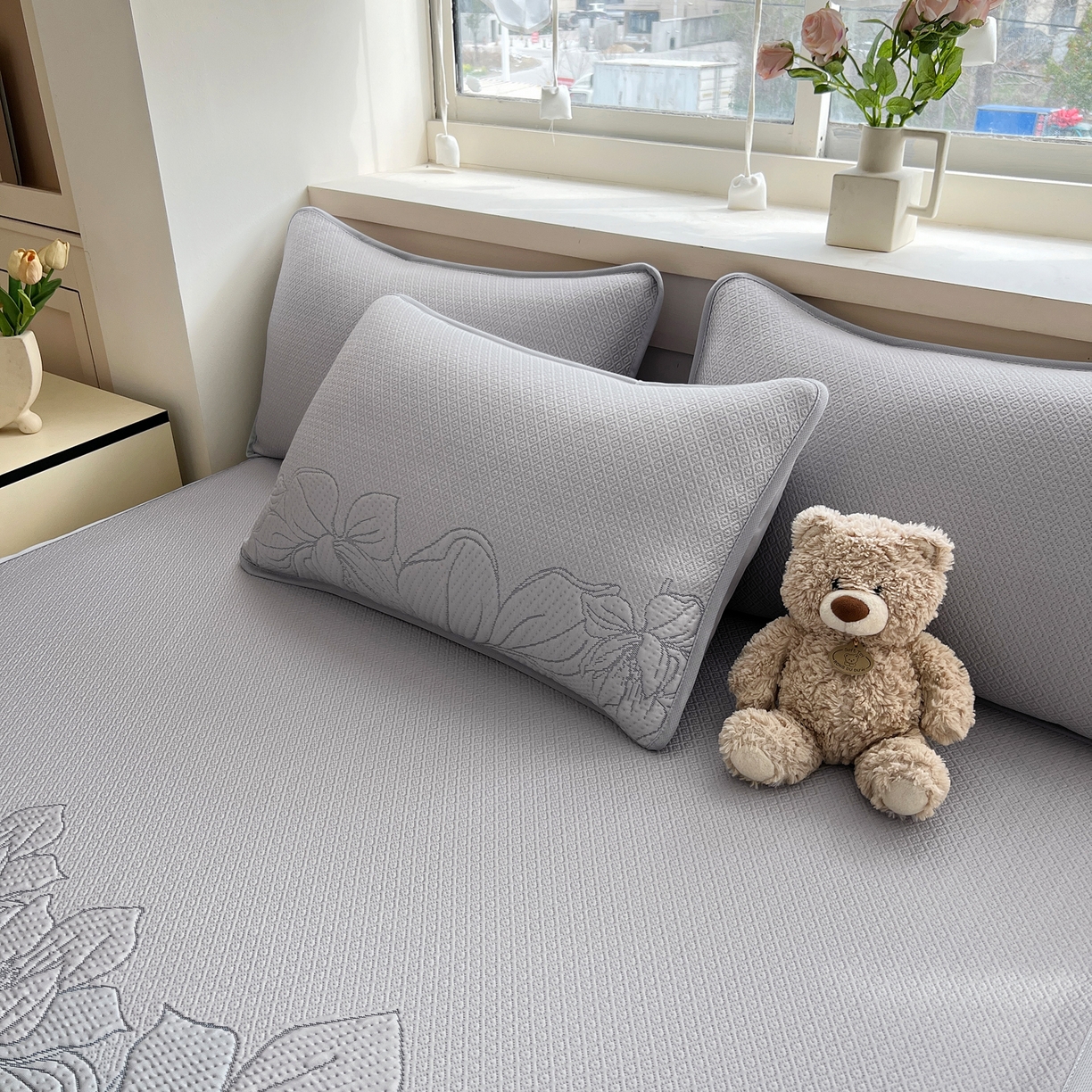 91家纺网 家纺一手货源 找家纺 能好家纺 2026新款高分子pe冰豆豆凉席床席款 半夏灰