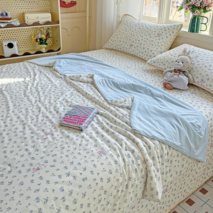 91家纺网 家纺一手货源 找家纺 卡普二店 2026新款A类锦氨凉感印花夏被四件套床盖凉席款--单夏被 奶油兰花束