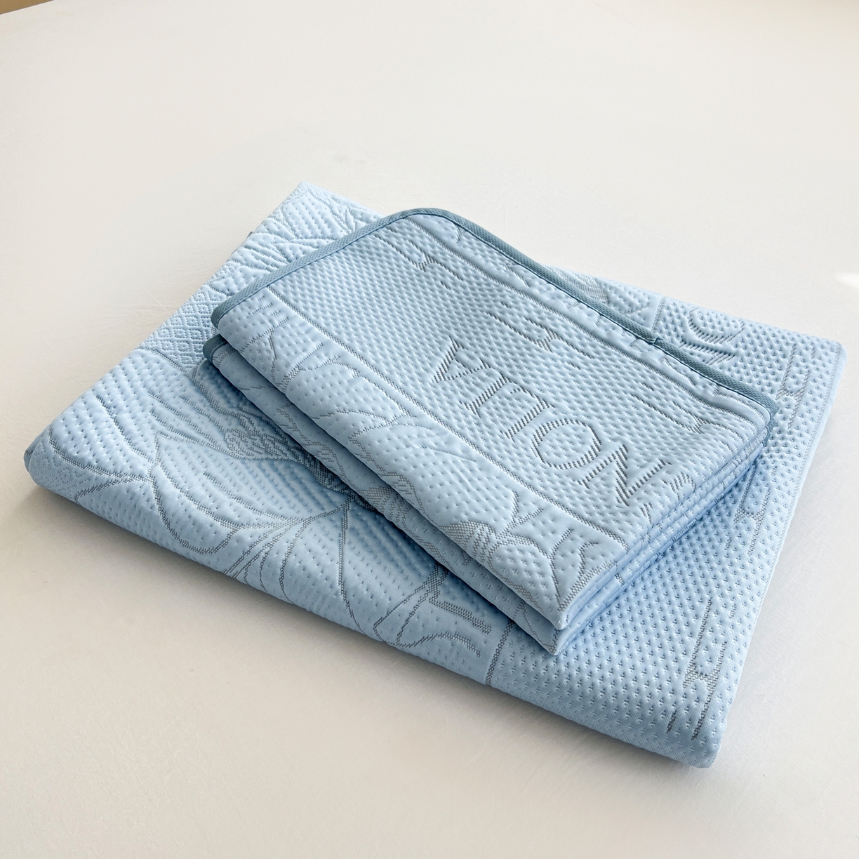 91家纺网 家纺一手货源 找家纺 能好家纺 2026新款高分子pe冰豆豆凉席床席款 半夏蓝