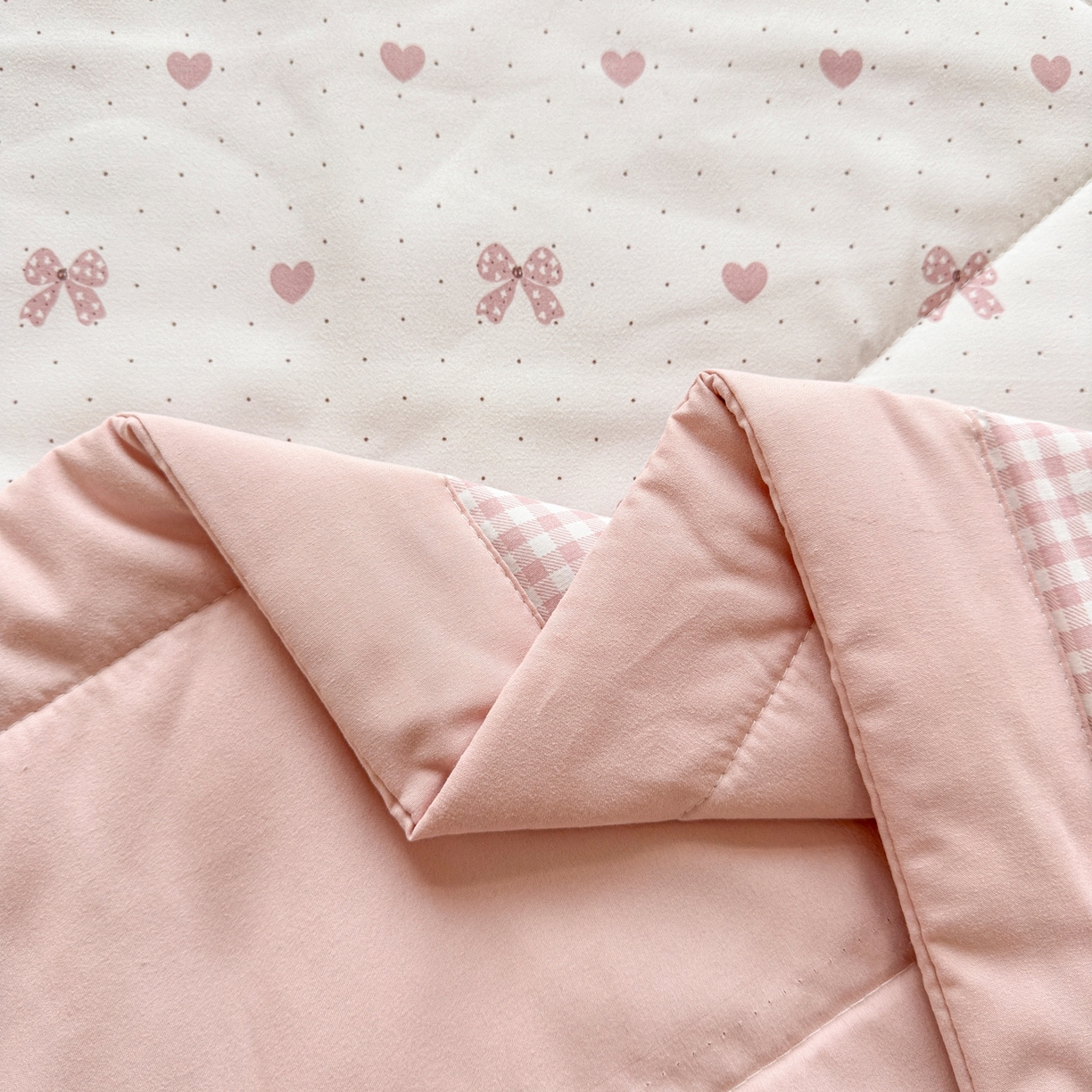 91家纺网 家纺一手货源 找家纺 雅眠居 2026新款直播爆款古法仿棉双层蕾丝花边床盖四件套 AB版-彩格粉