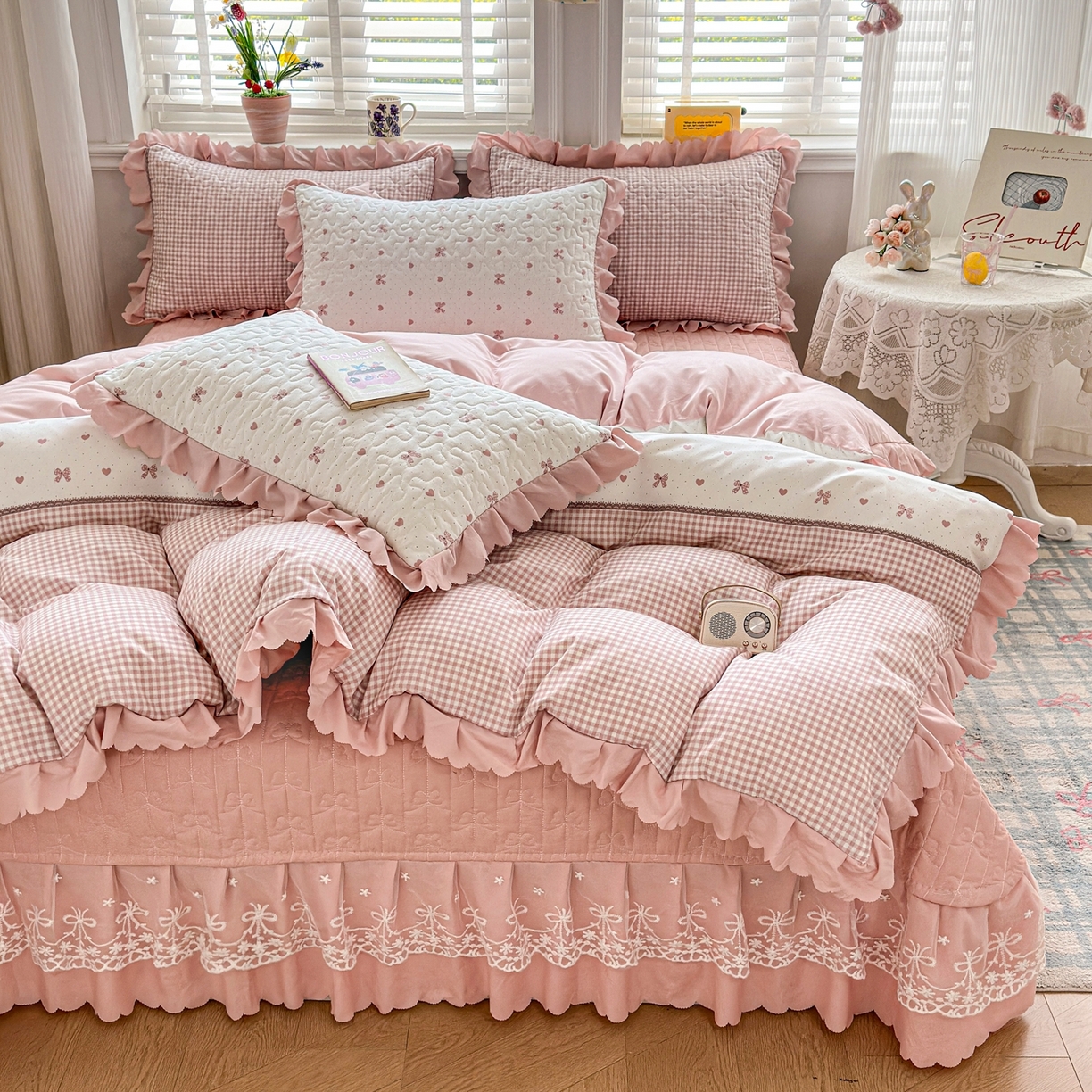 91家纺网 家纺一手货源 找家纺 雅眠居 2026新款直播爆款古法仿棉双层蕾丝花边床盖四件套 AB版-彩格粉