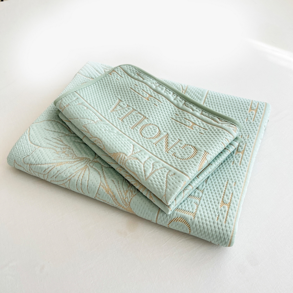 91家纺网 家纺一手货源 找家纺 能好家纺 2026新款高分子pe冰豆豆凉席床席款 半夏绿