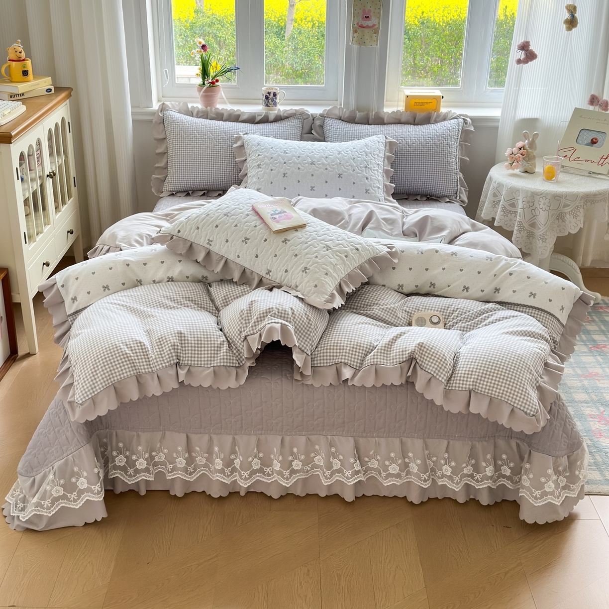 91家纺网 家纺一手货源 找家纺 雅眠居 2026新款直播爆款古法仿棉双层蕾丝花边床盖四件套 AB版-彩格灰