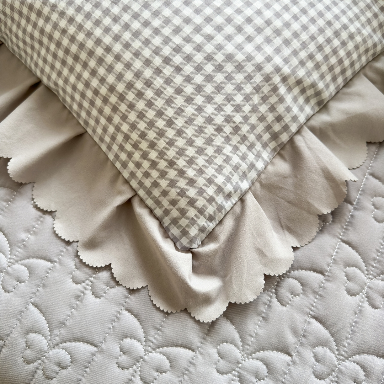 91家纺网 家纺一手货源 找家纺 雅眠居 2026新款直播爆款古法仿棉双层蕾丝花边床盖四件套 AB版-彩格灰