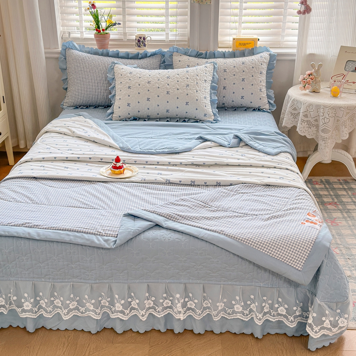 91家纺网 家纺一手货源 找家纺 雅眠居 2026新款直播爆款古法仿棉双层蕾丝花边床盖四件套 AB版-彩格蓝