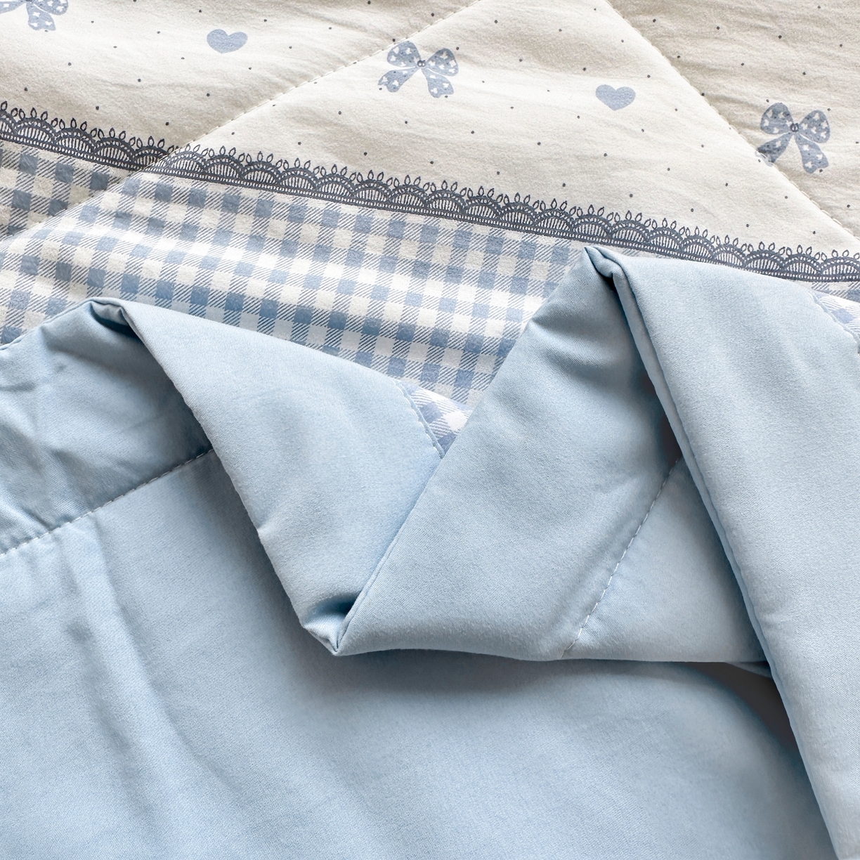 91家纺网 家纺一手货源 找家纺 雅眠居 2026新款直播爆款古法仿棉双层蕾丝花边床盖四件套 AB版-彩格蓝