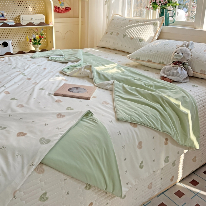 91家纺网 家纺一手货源 找家纺 卡普二店 2026新款A类锦氨凉感印花夏被四件套床盖凉席款--单夏被 青提奶冻