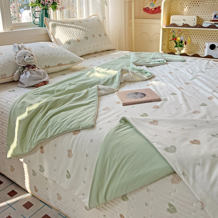 91家纺网 家纺一手货源 找家纺 卡普二店 2026新款A类锦氨凉感印花夏被四件套床盖凉席款--单夏被 青提奶冻