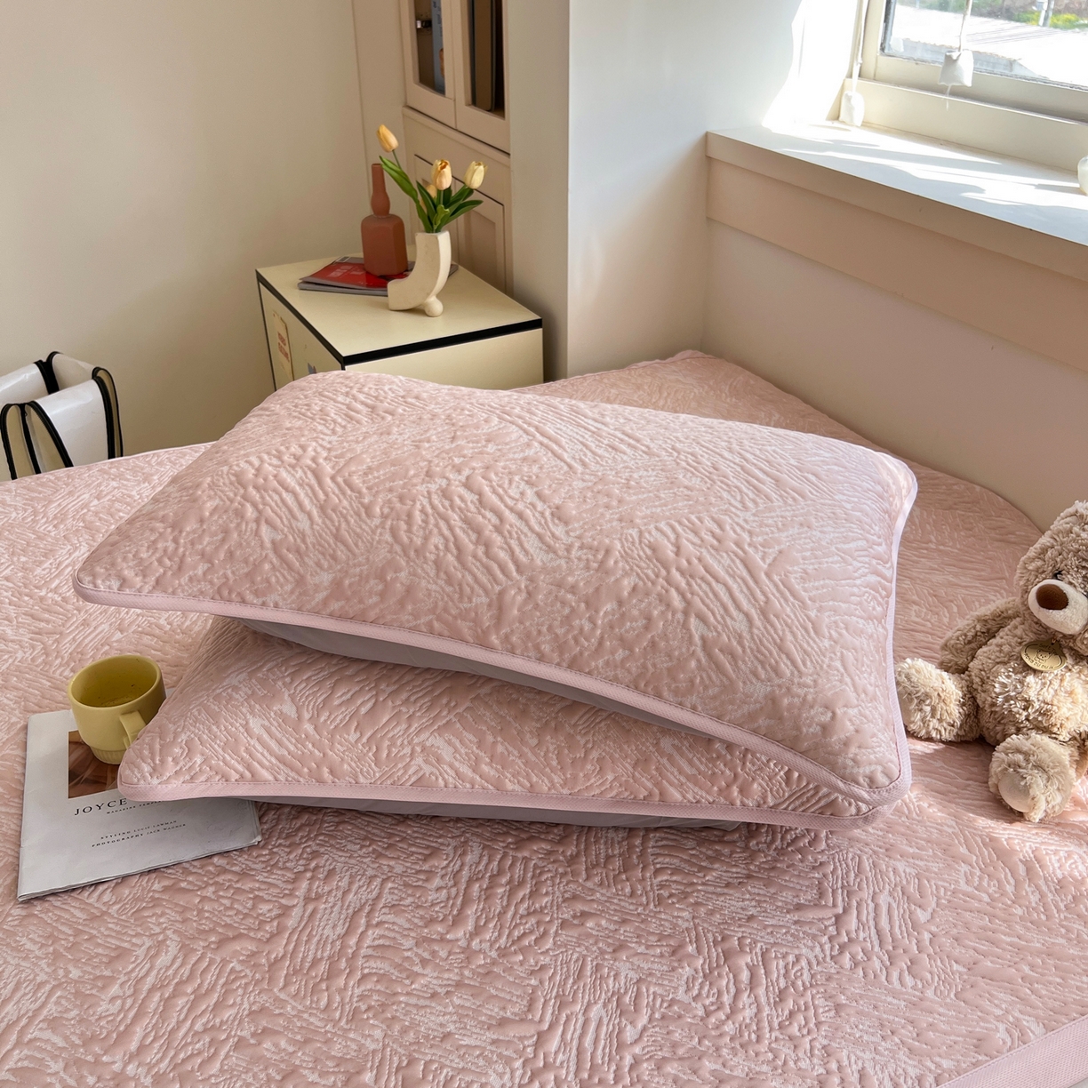 91家纺网 家纺一手货源 找家纺 能好家纺 2026新款高分子pe冰豆豆凉席床席款 轻奢粉