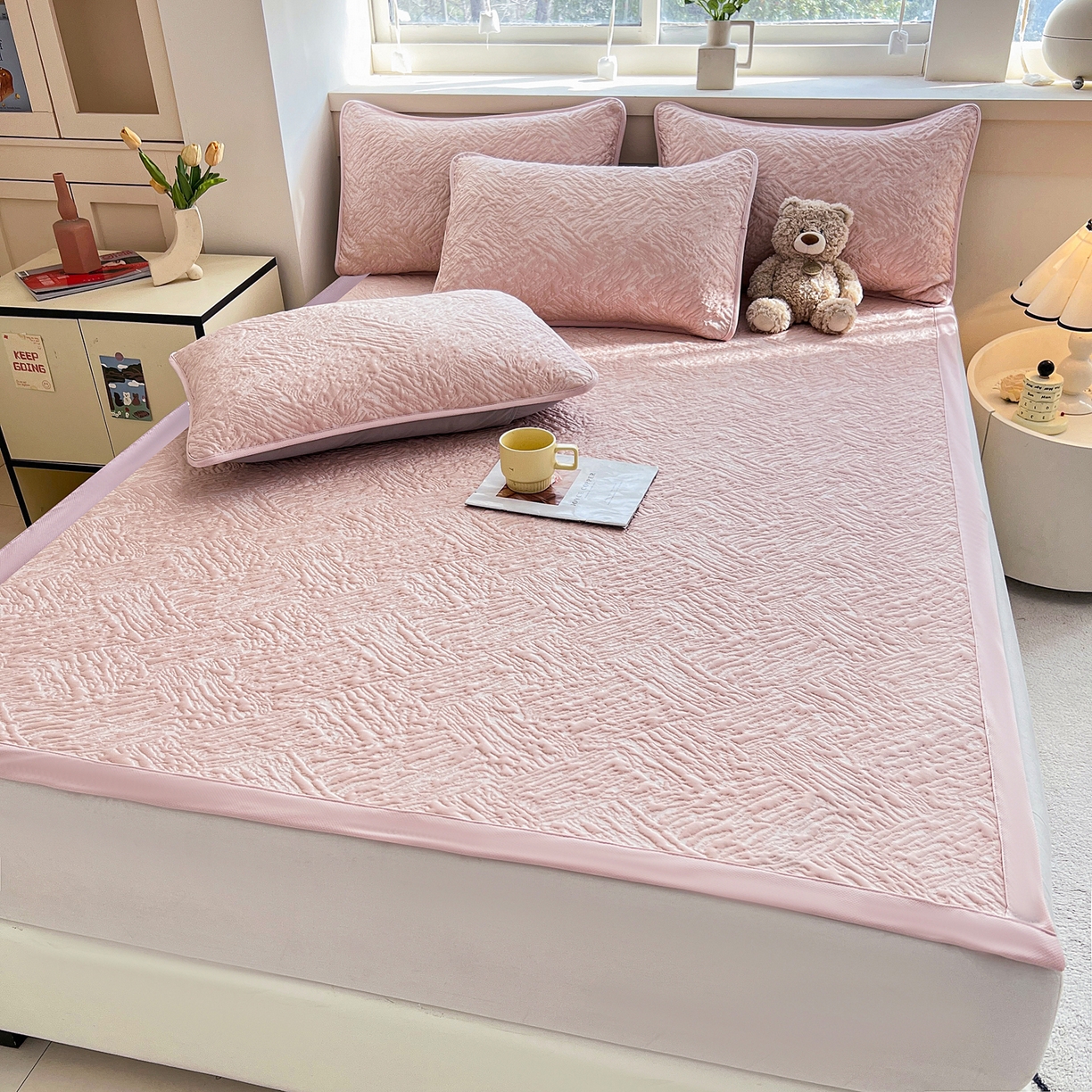 91家纺网 家纺一手货源 找家纺 能好家纺 2026新款高分子pe冰豆豆凉席床席款 轻奢粉