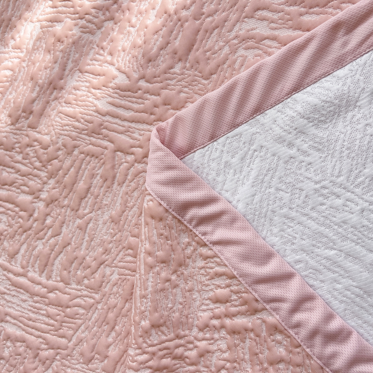 91家纺网 家纺一手货源 找家纺 能好家纺 2026新款高分子pe冰豆豆凉席床席款 轻奢粉