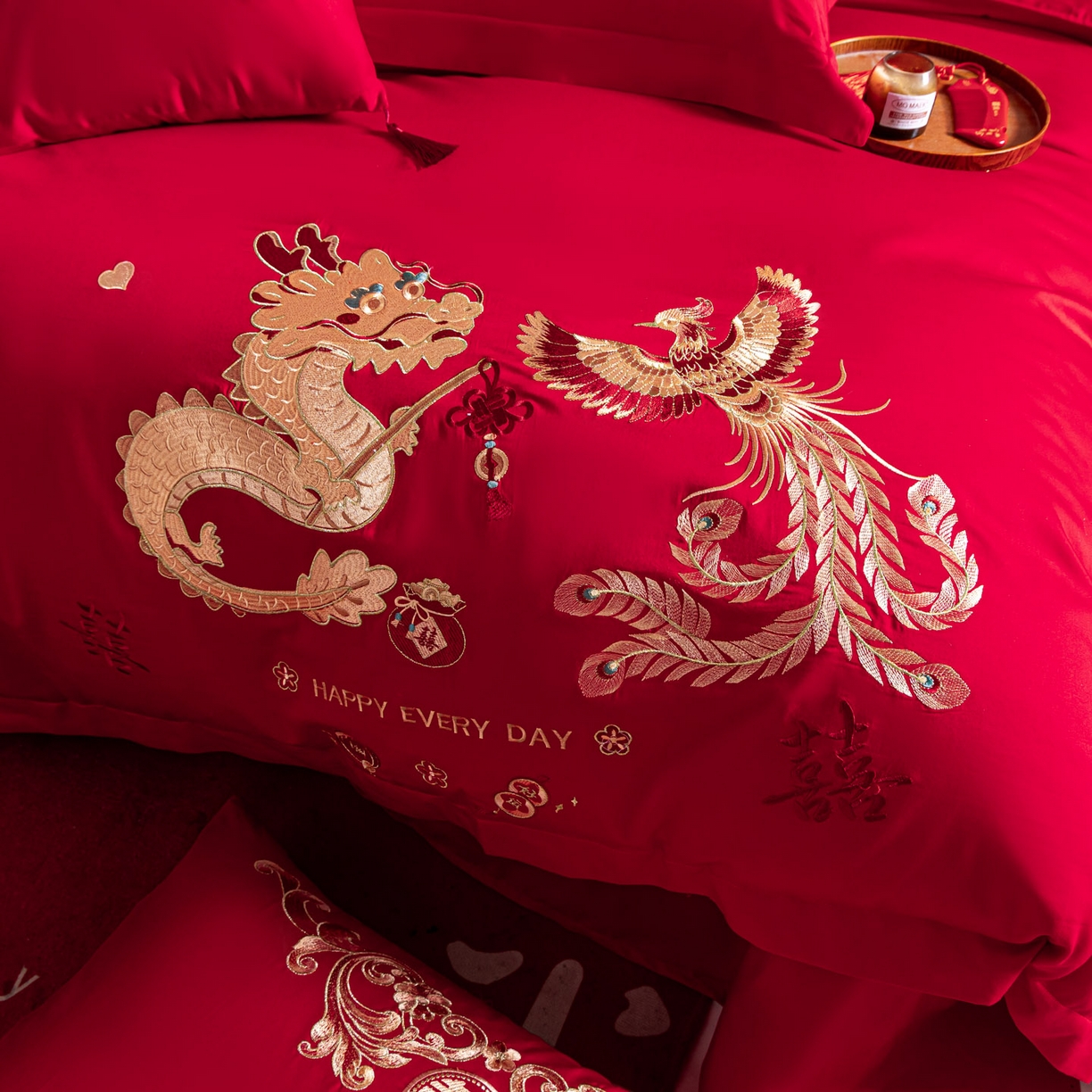 91家纺网 家纺一手货源 找家纺 东方合美（原：皇家传奇） 2026新款纯棉长绒棉刺绣婚庆四件套-龙凤系列 张灯结彩